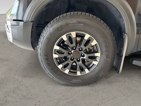 Used 2023 Nissan Titan PRO-4X w/ Pro-4x Convenience Package AWD/4WD image 15