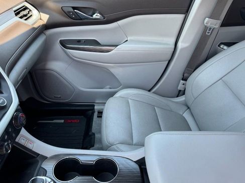 Used 2019 GMC Acadia SLT w/ LPO, Floor Liner Package FWD image 14