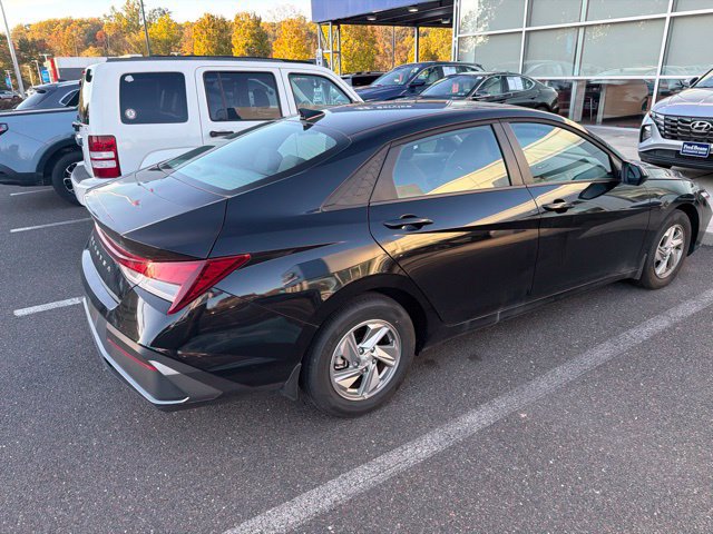 Certified 2025 Hyundai Elantra SE FWD image 19