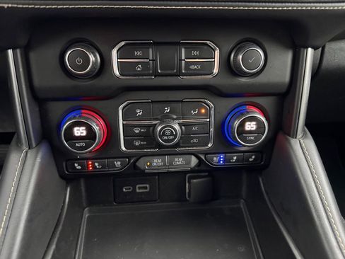 Used 2022 Chevrolet Suburban Premier image 21