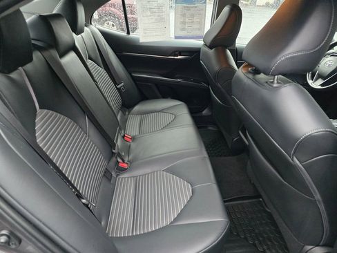 Used 2019 Toyota Camry SE image 7