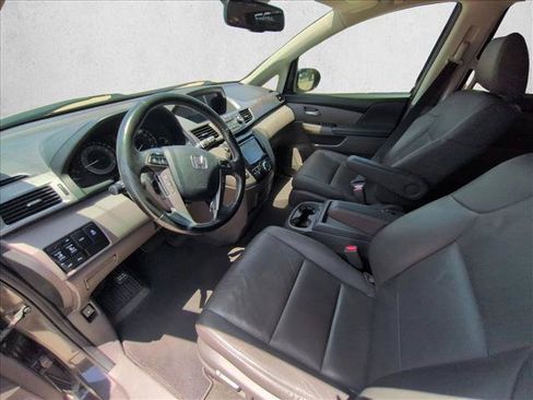 Used 2016 Honda Odyssey Touring Elite image 9