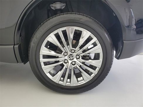 Used 2024 Toyota Venza XLE image 13