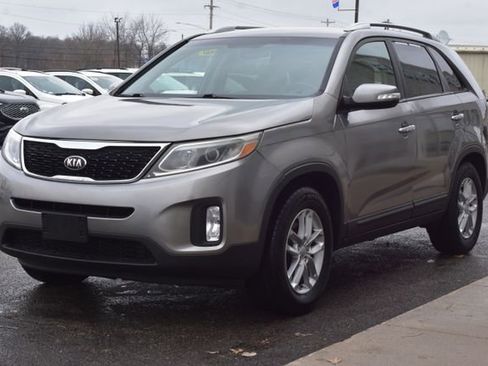 Used 2014 Kia Sorento LX image 9