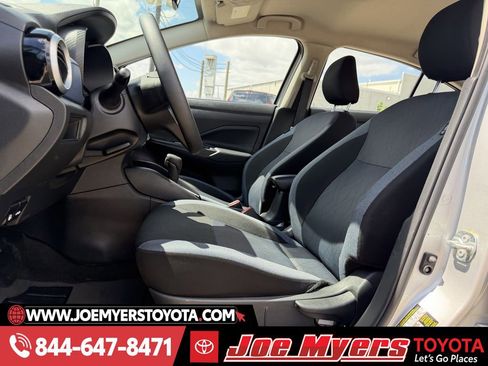 Used 2025 Nissan Versa SV image 25