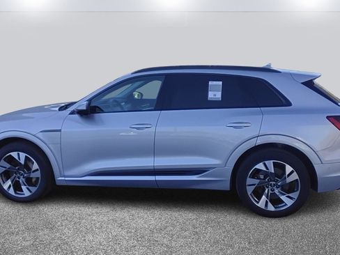 Certified 2022 Audi e-tron Premium w/ Convenience Plus Package image 5