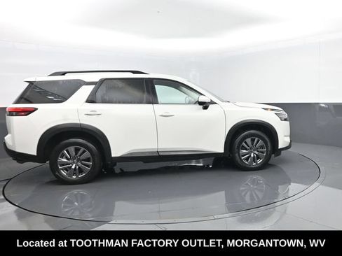 Used 2025 Nissan Pathfinder SV AWD/4WD image 4