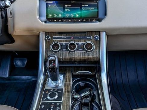 Used 2017 Land Rover Range Rover Sport HSE image 32