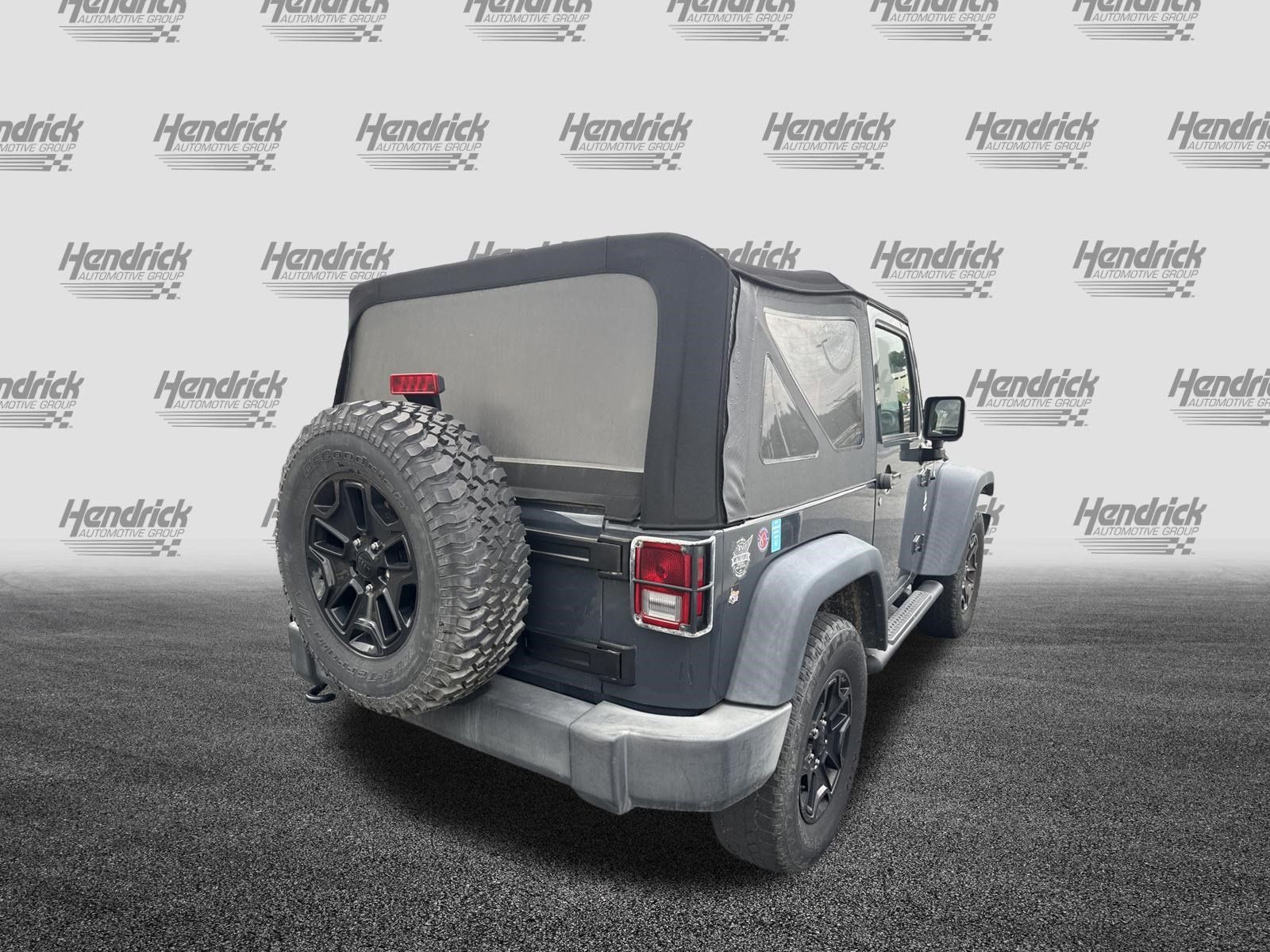 Used 2016 Jeep Wrangler Sport w/ Mopar Black Appearance Group AWD/4WD image 11