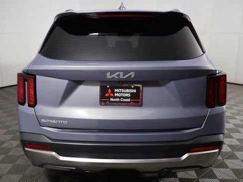 Used 2025 Kia Sorento S w/ Panoramic Sunroof Package FWD image 14