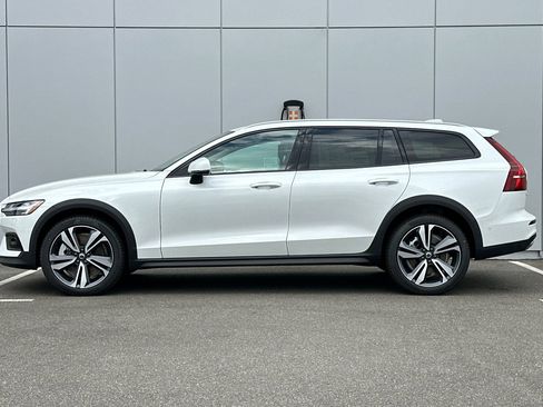 New 2026 Volvo V60 B5 Cross Country Plus w/ Climate Package image 2