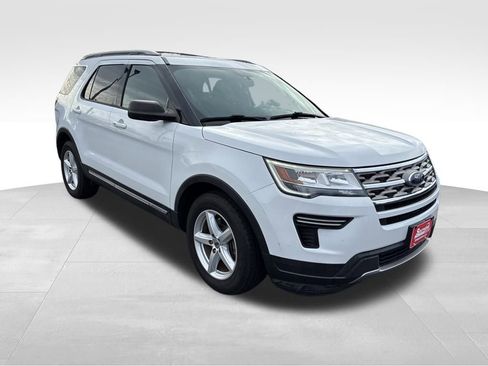 Used 2018 Ford Explorer XLT image 8