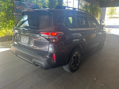 Used 2025 Subaru Forester AWD/4WD image 3