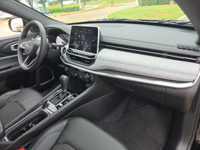 Used 2025 Jeep Compass Latitude AWD/4WD image 26