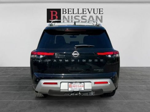 Used 2023 Nissan Pathfinder Platinum w/ Black Appearance Package AWD/4WD image 4