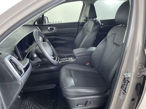 Used 2025 Kia Sorento SX image 19