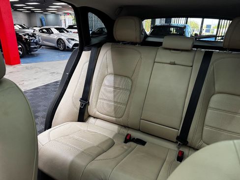 Used 2017 Jaguar F-PACE Prestige image 34