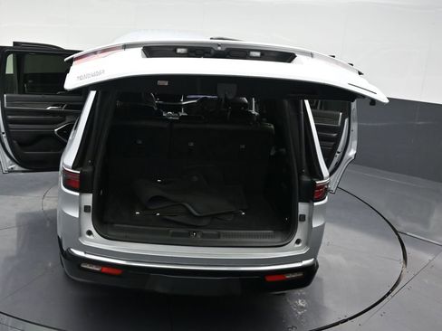 Used 2022 Jeep Wagoneer Series III w/ Premium Group I image 36