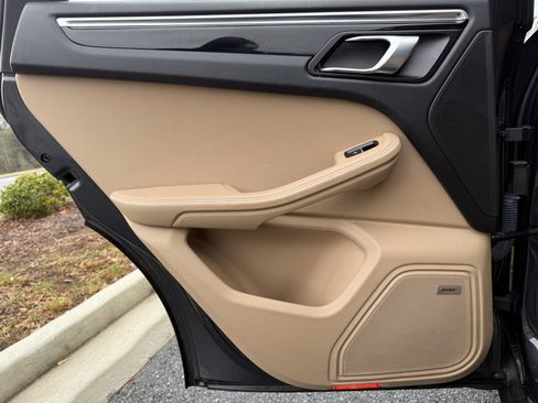 Used 2021 Porsche Macan S image 46