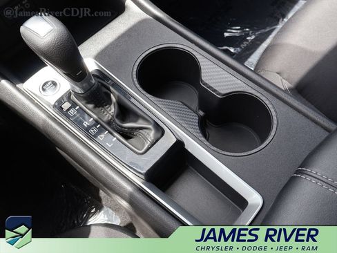 Used 2025 Nissan Altima 2.5 SV FWD image 37