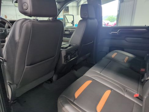 Used 2024 GMC Sierra 2500 AT4 w/ Technology Package image 16