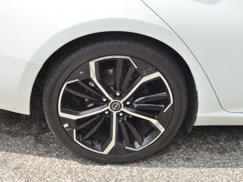 Used 2024 Nissan Altima 2.5 SR FWD image 11
