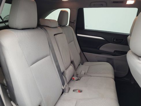 Used 2019 Toyota Highlander LE FWD image 19