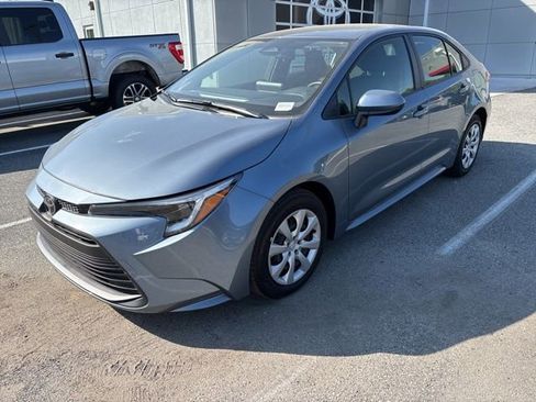 Used 2026 Toyota Corolla LE image 4