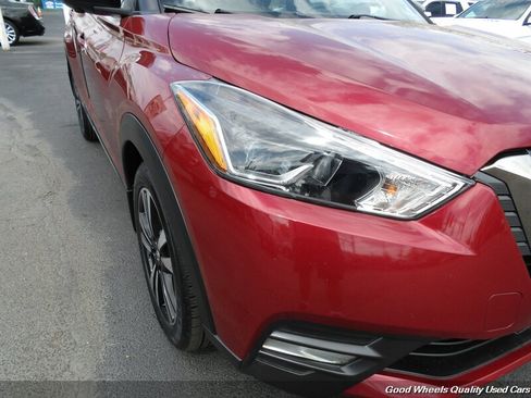 Used 2020 Nissan Kicks SR FWD image 10