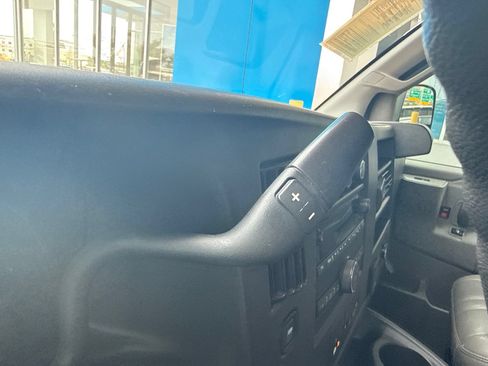 Used 2022 Chevrolet Express 2500 Extended RWD image 26