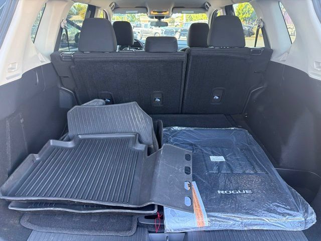 Used 2026 Nissan Rogue S FWD image 25