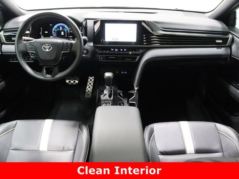 Used 2025 Toyota Camry SE image 30