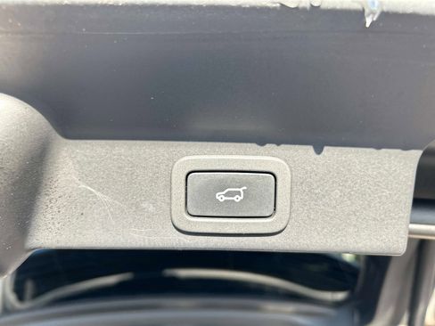 Used 2017 Jaguar F-PACE Prestige image 12