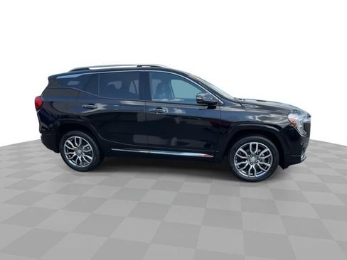 Used 2024 GMC Terrain Denali w/ Denali Premium Package AWD/4WD image 9