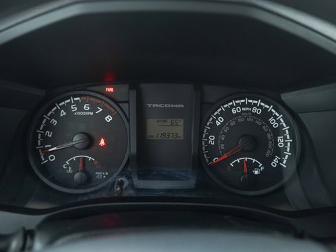 Used 2017 Toyota Tacoma SR w/ SR Convenience Package image 21