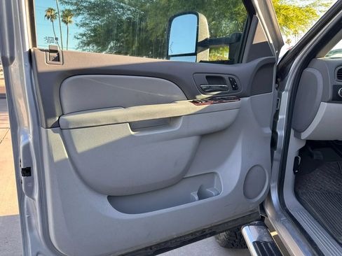 Used 2011 Chevrolet Silverado 2500 LTZ w/ LTZ Plus Package AWD/4WD image 22