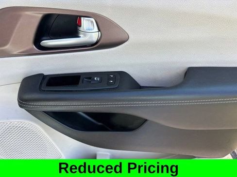 Used 2024 Chrysler Voyager LX FWD image 38