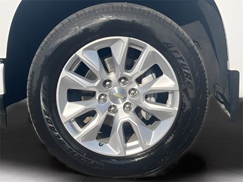 Used 2020 Chevrolet Silverado 1500 Custom w/ Custom Value Package image 9