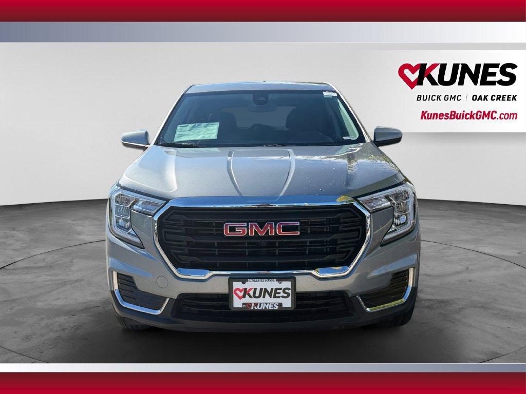 Used 2024 GMC Terrain SLE FWD image 3