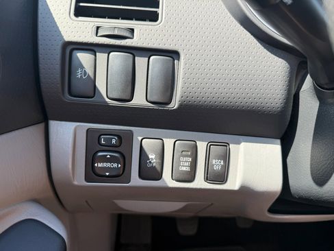 Used 2013 Toyota Tacoma 4x4 Access Cab V6 w/ SR5 Pkg image 19