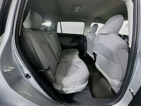 Used 2023 Toyota Highlander LE FWD image 26