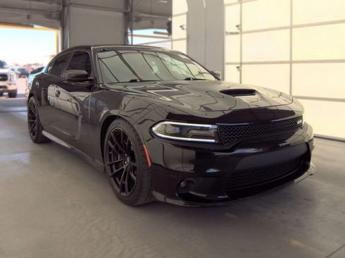 Used 2017 Dodge Charger R/T RWD image 3