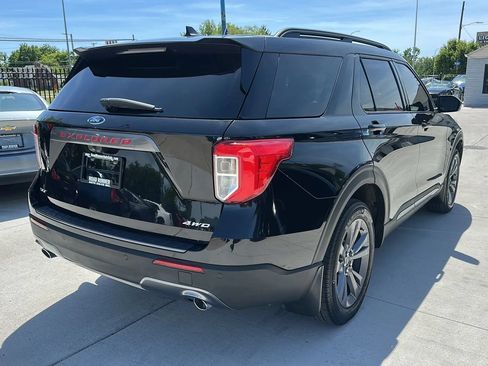 Used 2022 Ford Explorer XLT w/ Equipment Group 202A AWD/4WD image 5
