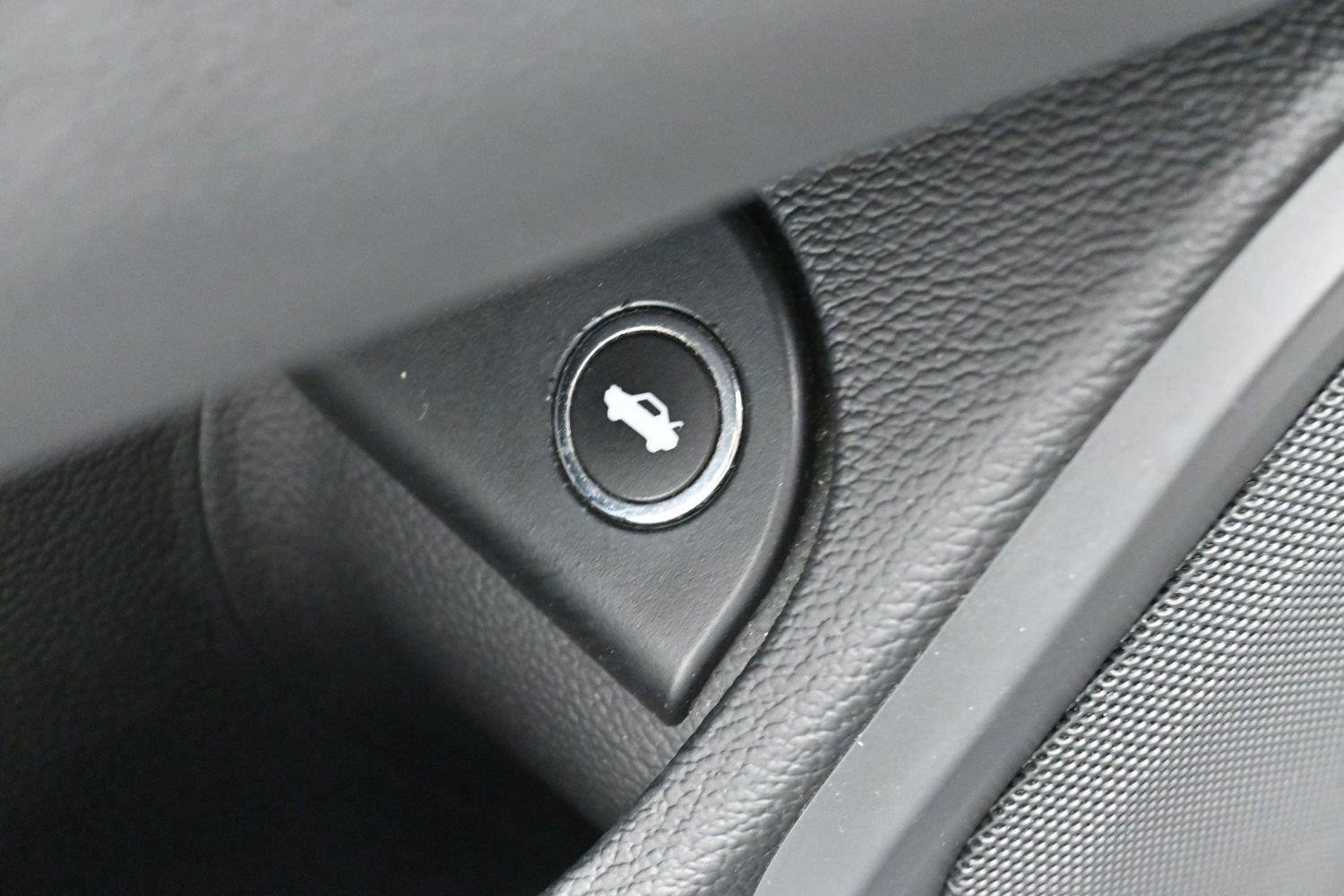 Used 2015 Maserati Ghibli RWD image 11