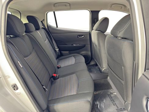 Used 2025 Nissan Leaf S image 31