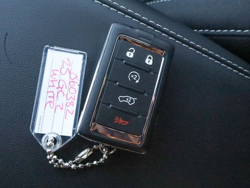 New 2025 Jeep Grand Cherokee Laredo w/ Luxury Tech Group I image 31