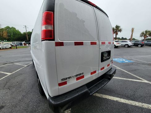 Used 2022 GMC Savana 2500 RWD image 11