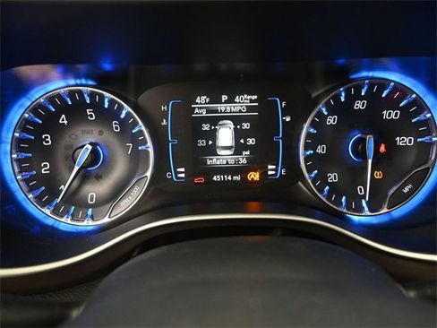 Used 2019 Chrysler Pacifica Touring-L image 36