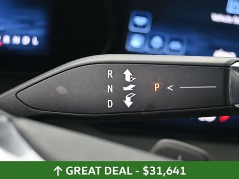 Used 2024 Chevrolet Traverse LT FWD image 25