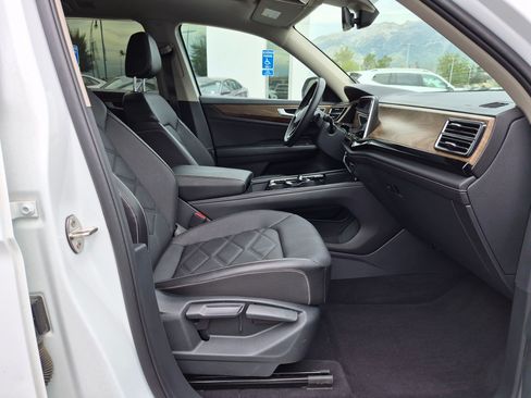 Used 2024 Volkswagen Atlas SE w/ Panoramic Sunroof Package AWD/4WD image 35